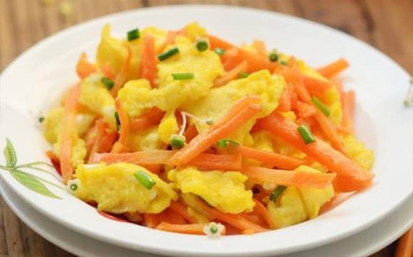 trứng, trứng kết hợp cà chua, măng tây, khoai lang, cà rốt, rau có màu xanh đậm, tác dụng của trứng