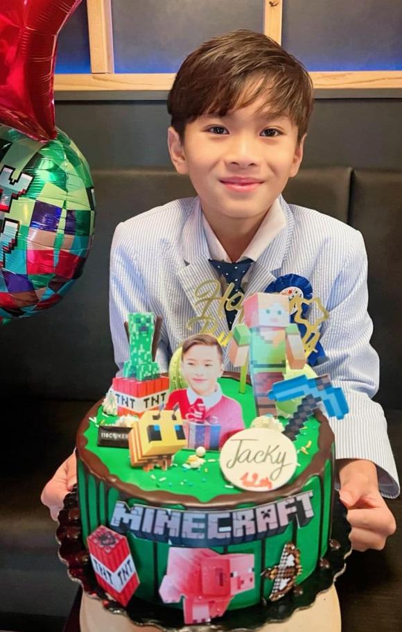 View - Thanh Thảo mừng sinh nhật con nuôi Jacky Minh Trí, nhóc tì càng lớn càng giống một người