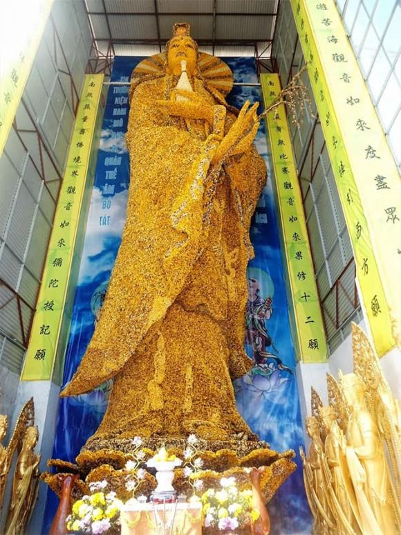 Chùa Linh Phước, chùa sở hữu 16 kỷ lục Việt Nam, 1 kỷ lục châu Á và 1 kỷ lục thế giới, Ngôi chùa có kiến trúc ‘ve chai’ 