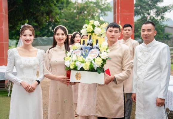 View - 'Bông hồng thép' của điền kinh Việt Nam - Nguyễn Linh Na xả ảnh đám cưới, nhiều VĐV nổi tiếng đến dự