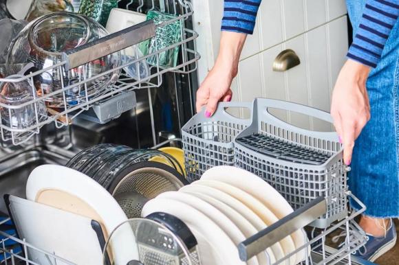 View - Tại sao máy rửa bát cần chất tẩy rửa đặc biệt? Nước rửa bát thông thường có dùng được không? 