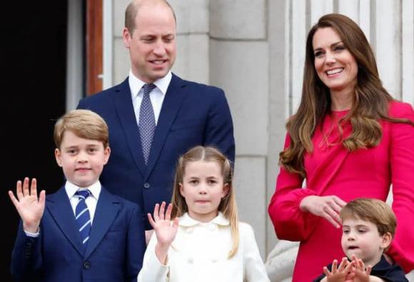 View - Hoàng gia Anh sẽ trải qua 'nỗi buồn' vào Giáng sinh khi không có Harry, Meghan và các con