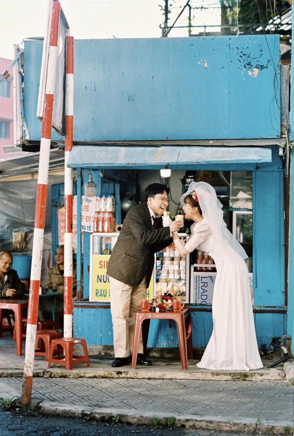 View - Hari Won tung bộ ảnh cưới thập niên 90 cực chất, Trấn Thành còn làm điều đặc biệt này kỉ niệm 7 năm ngày cưới