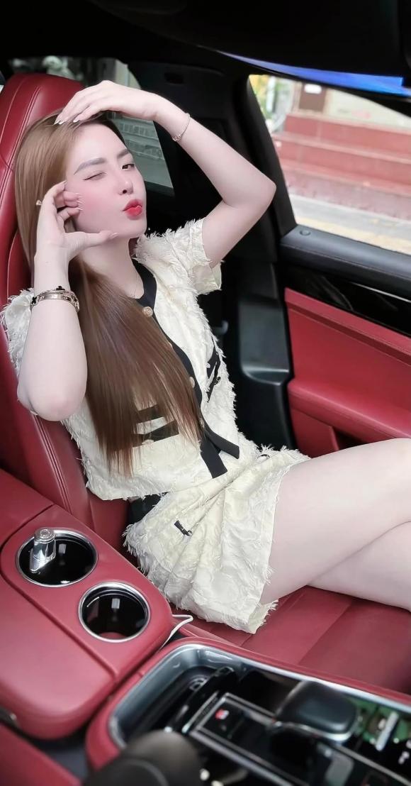 View - 'Hot girl online' Nguyễn Hoàng Mai Ly là ai?