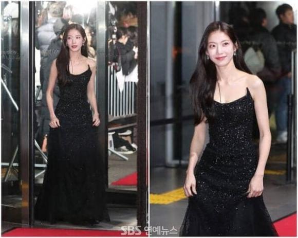 View - Thảm đỏ Lễ trao giải Phim truyền hình SBS 2023: Loạt diễn viên mặc đồ đen tưởng nhớ 'Ảnh đế' Lee Sun Kyun