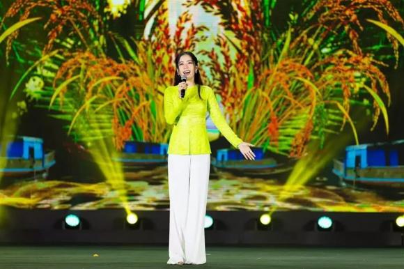 hoa khôi Nam Em, sao Việt