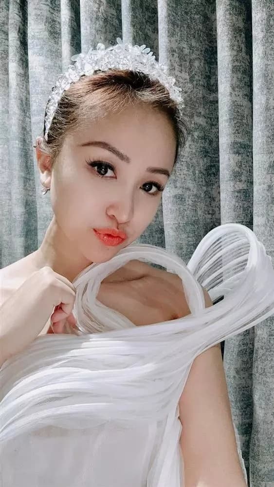 MC Vân Hugo,sao Việt