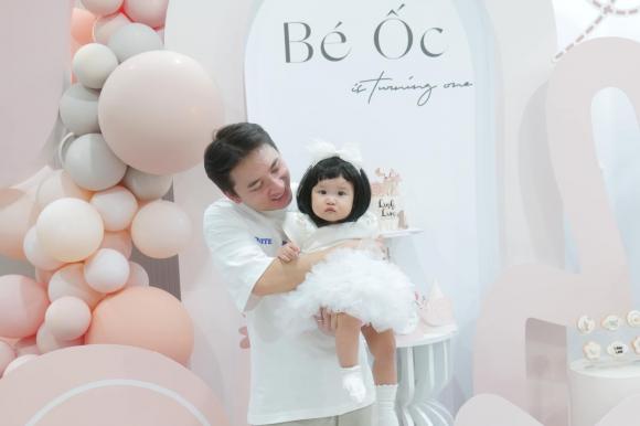 View - Phan Mạnh Quỳnh tổ chức tiệc sinh nhật tròn 1 tuổi cho con gái 