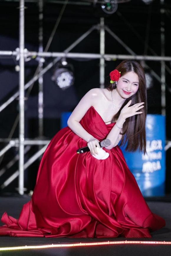 ca sĩ Hòa Minzy, sao Việt
