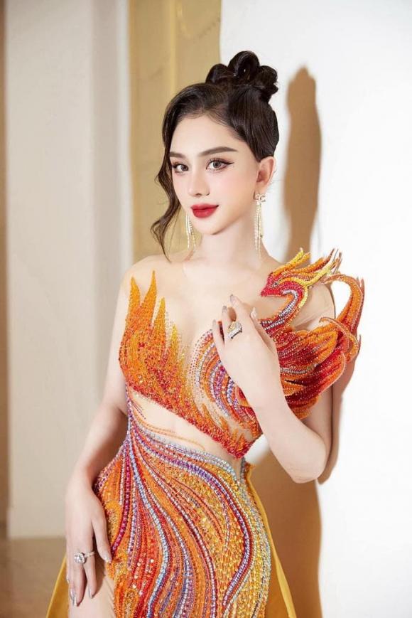 ca sĩ Lâm Khánh Chi, sao Việt