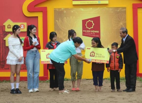 MC Quyền Linh, sao Việt, hai con gái của Quyền Linh