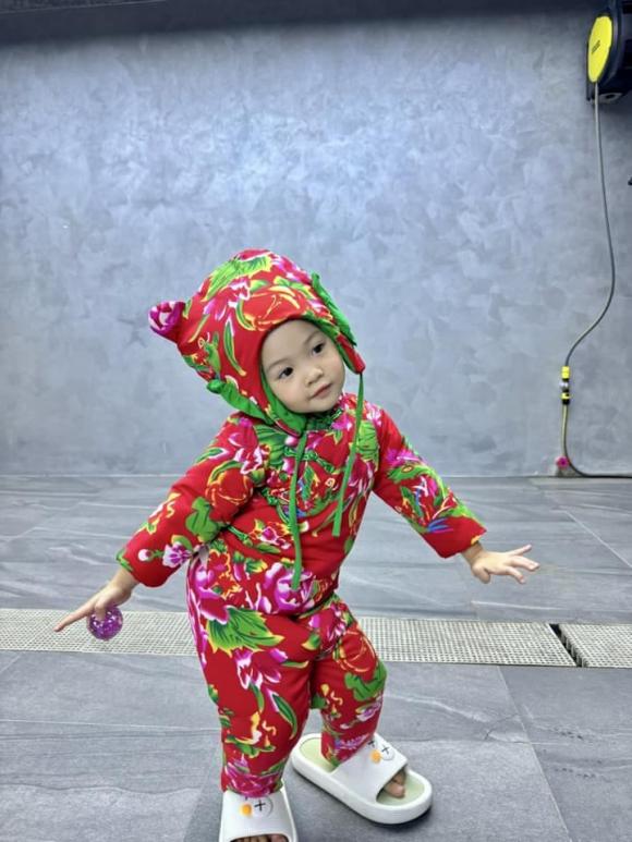 doanh nhân cường đô la,nữ ca sĩ đàm thu trang,sao Việt