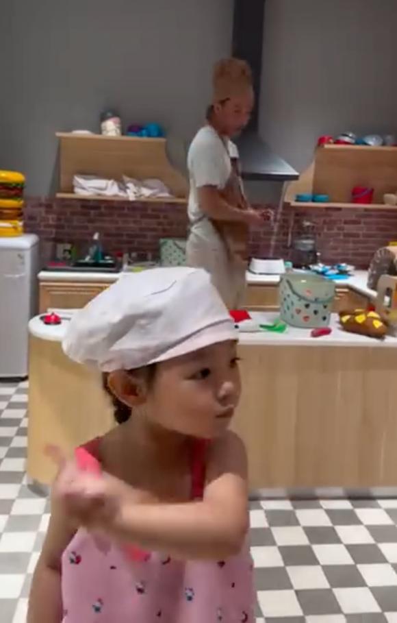 doanh nhân cường đô la,nữ ca sĩ đàm thu trang,sao Việt