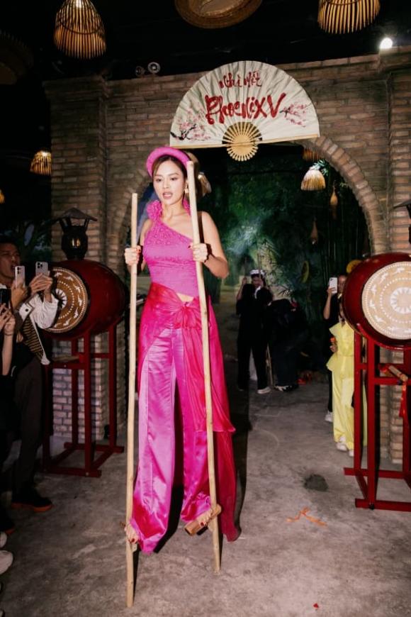 siêu mẫu Vũ Thu Phương, sao Việt