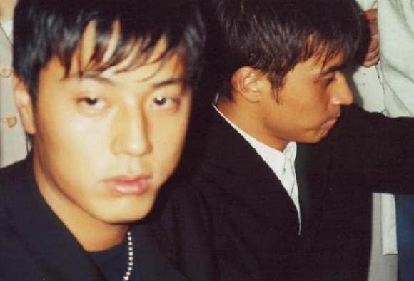 View - Jang Dong Gun và tài tử 'Giày thủy tinh' bị dìm hàng trong bức ảnh cách đây hơn 20 năm 