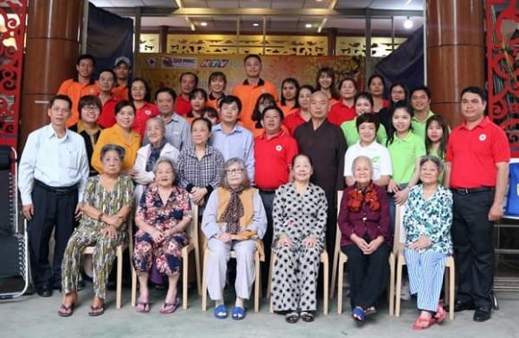 NSƯT Lệ Thẩm, sao Việt