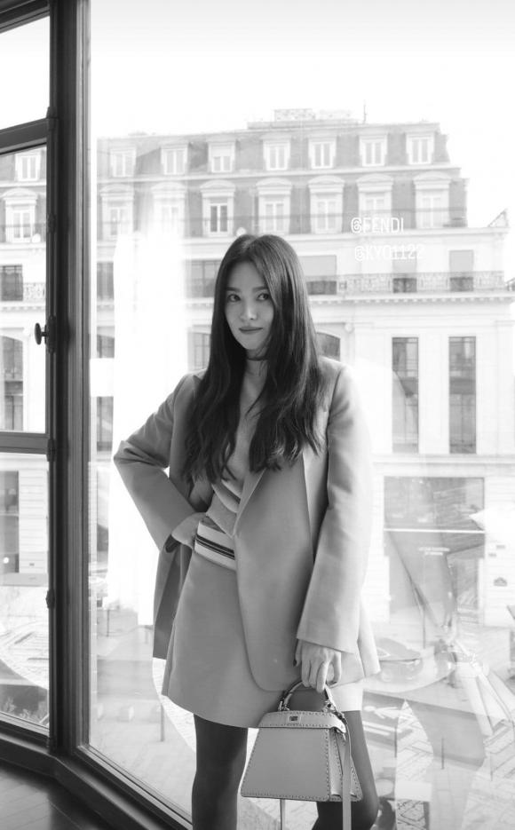 View - Song Hye Kyo làm náo loạn Paris với hình ảnh cực 'slay': Đã trẻ đẹp còn chất chơi như thế này ai bì lại 