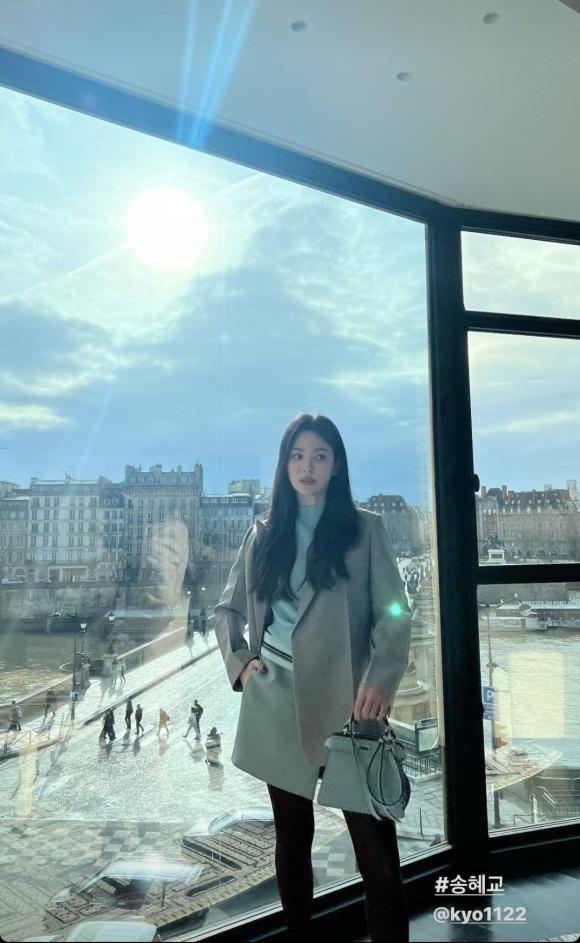 View - Song Hye Kyo làm náo loạn Paris với hình ảnh cực 'slay': Đã trẻ đẹp còn chất chơi như thế này ai bì lại 