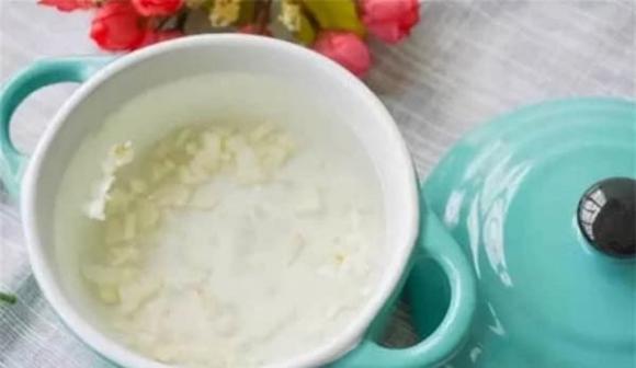 Tỏi, tác dụng của tỏi, mẹo trồng hoa, ném tỏi vào chậu hoa