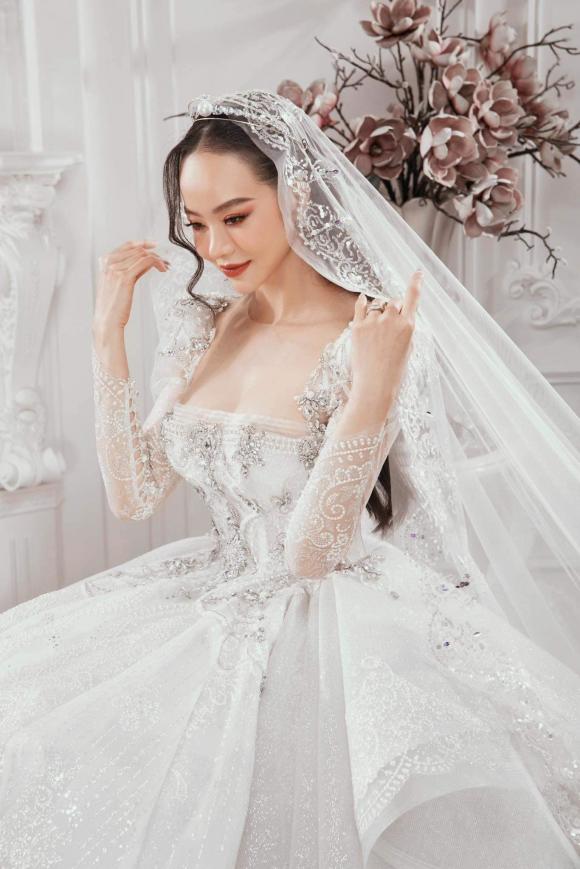 View - Ngắm bộ ảnh cưới của Tronie Ngô và Hoa hậu Kiều Ngân: Chú rể điển trai, cô dâu xinh đẹp nức nở 