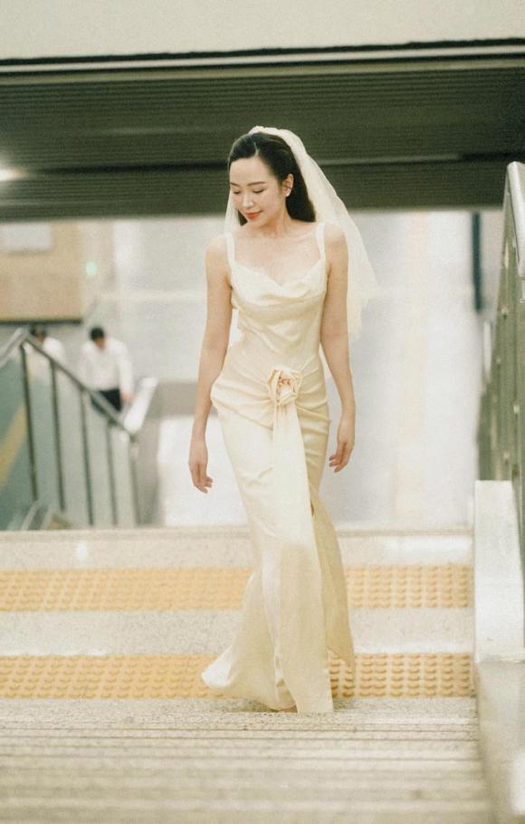 View - Diễn viên Kim Oanh 'Những cô gái trong thành phố' bất ngờ tung ảnh cưới kèm thông báo kết hôn, dung mạo chú rể được giấu kín