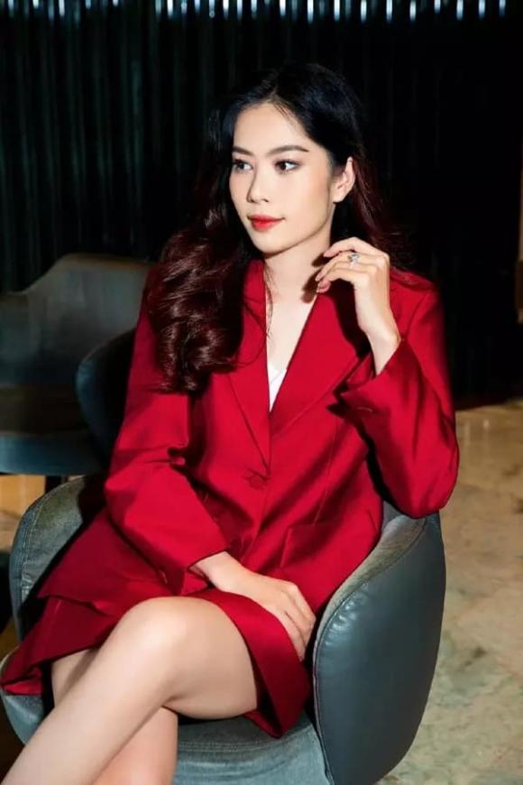 hoa khôi Nam Em, sao Việt