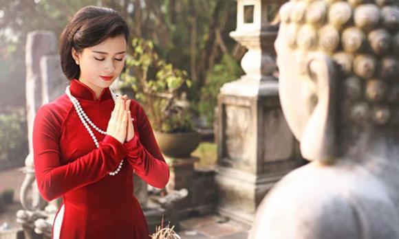 lễ chùa đầu năm, đi chùa, con gái