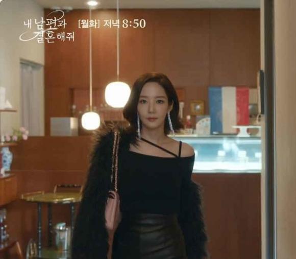 View - 'Bóc giá' túi hàng hiệu của Park Min Young đeo trong 'Marry My Husband' tập mới 