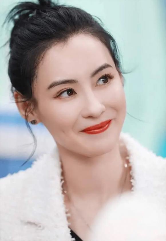 View - Bí quyết khiến Trương Bá Chi vẫn giữ được vóc dáng thon gọn, trẻ trung, xứng danh mỹ nhân đẹp nhất Hông Kông 