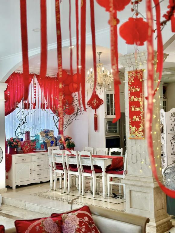 View - Cựu mẫu Thúy Hạnh khoe biệt thự hoành tráng trang trí đỏ rực, tiết lộ phải ăn Tết xa nhà vì điều này