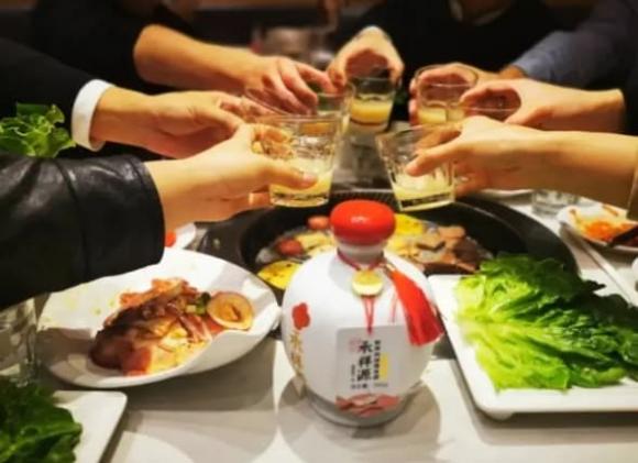 tuổi trung niên, quan hệ xã hội, lưu ý khi mời khách đến nhà