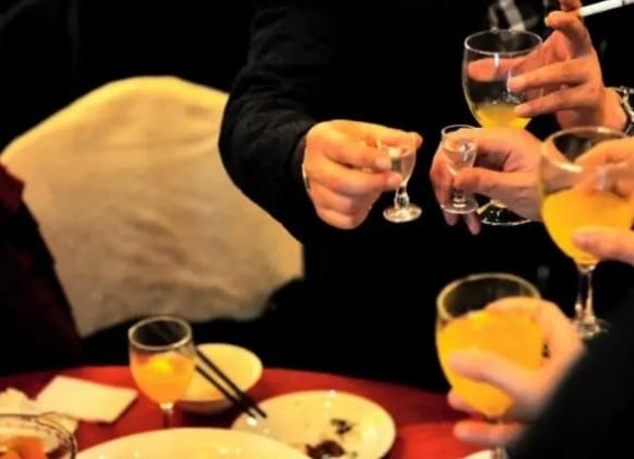 tuổi trung niên, quan hệ xã hội, lưu ý khi mời khách đến nhà