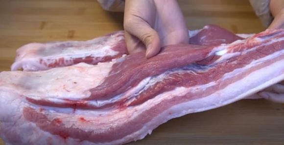 View - Trước khi bỏ thịt lợn vào tủ lạnh, làm thêm bước này, thịt lợn để cả tháng vẫn tươi nguyên, làm món nào ngon món nấy