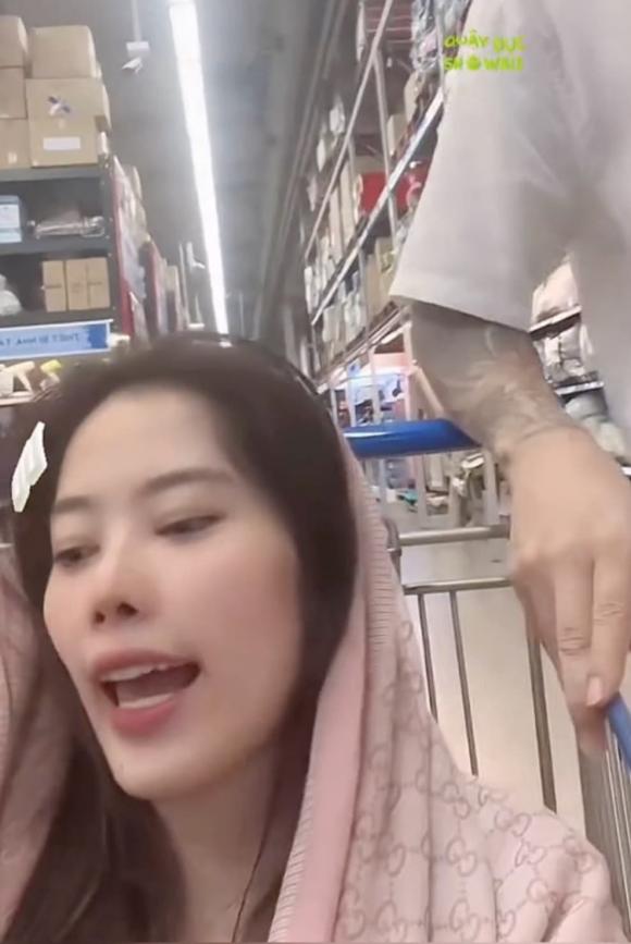 hoa khôi Nam Em, sao Việt