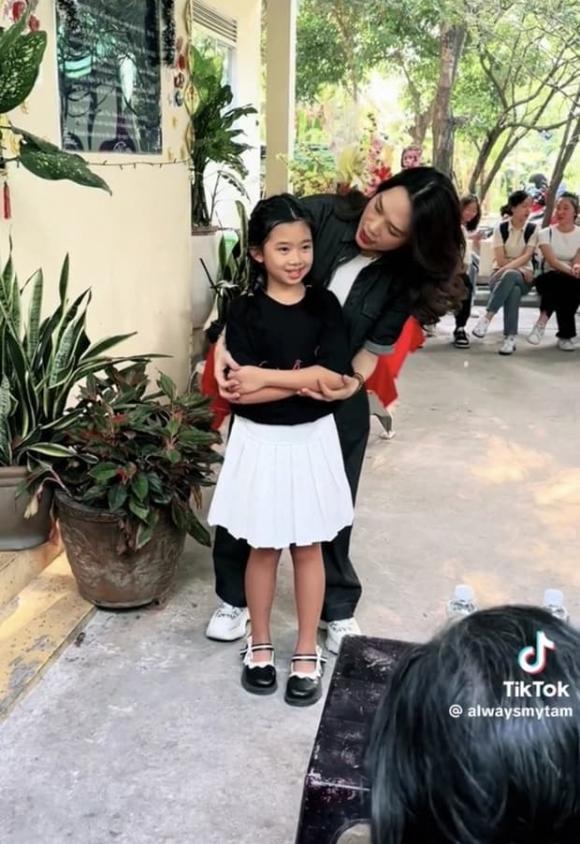 ca sĩ Mỹ Tâm. con gái Mai Phương, sao Việt