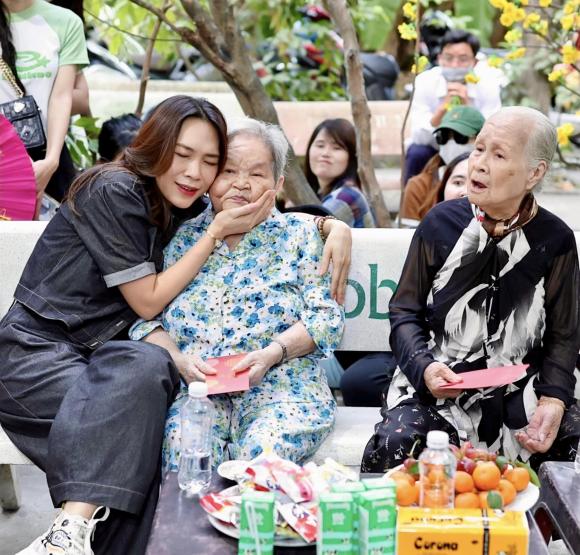 ca sĩ Mỹ Tâm. con gái Mai Phương, sao Việt