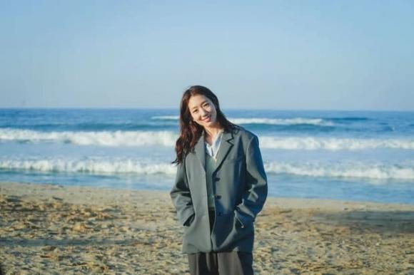 View - Fan mê mẩn vẻ đẹp của Park Shin Hye ở hậu trường phim 'Doctor Slump' 