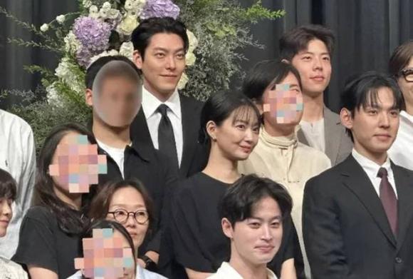View - Kim Woo Bin và Shin Min Ah hẹn hò dịp đầu năm, dân tình đỏ mắt đợi một đám cưới giống Hyun Bin và Son Ye Jin  