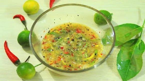 View - Ba phương pháp tạo nên hương vị thơm ngon cho món gà luộc qua nghệ thuật pha chế nước chấm