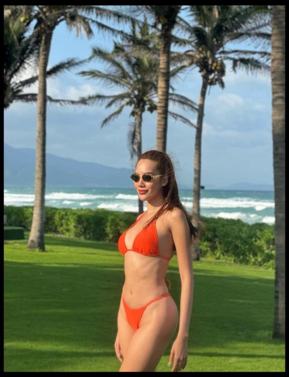View - Cháy nhất năm mới gọi tên Hoa hậu Lê Hoàng Phương: Diện bikini khoe body cực đỉnh, vòng eo chiếm spotlight