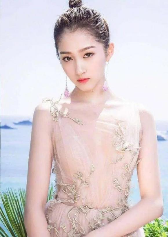 Quan Hiểu Đồng , Lộc Hàm, sao hoa ngữ