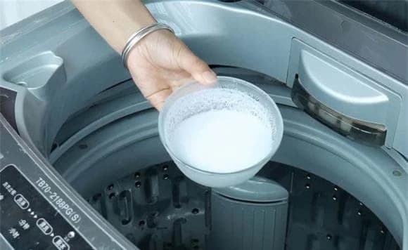 View - Máy giặt 3 tháng không vệ sinh còn 'bẩn hơn bồn cầu', đổ một bát nước tẩy rửa tự chế sẽ làm sạch hoàn toàn vết bẩn