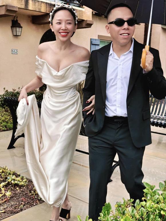 View - Kỷ niệm 4 năm ngày cưới, Tóc Tiên diện váy cô dâu tạo dáng tình tứ bên Hoàng Touliver, khán giả mê mẩn không ngớt