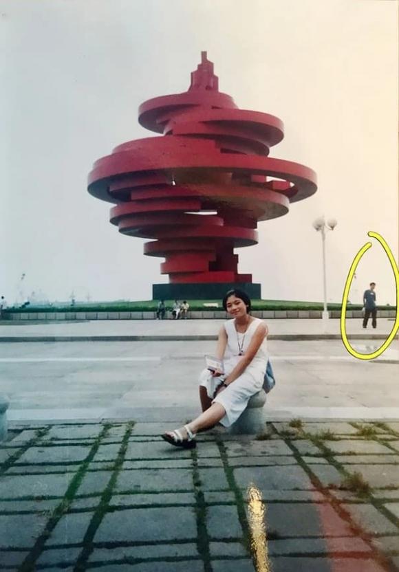 View - Người đàn ông vô tình xem lại bức ảnh của vợ mình từ 17 năm trước, sau khi phóng to, lông trên người anh ta dựng đứng, netizen: Thật tuyệt vời! 
