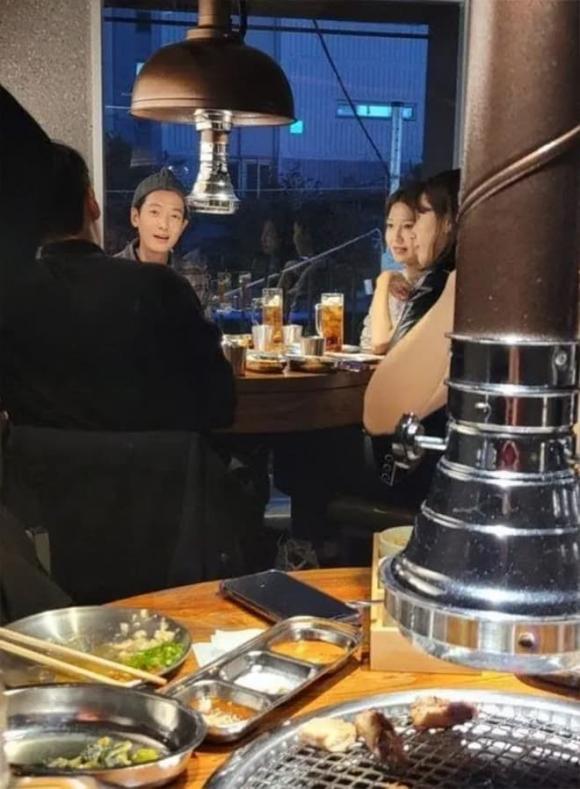 View - Loạt ảnh hẹn hò tại sở thú của Sooyoung (SNSD) và nam diễn viên Jung Kyung Ho sau 11 năm gắn bó