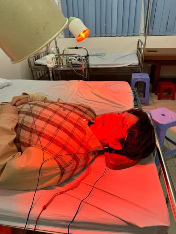 View - Ca sĩ Nguyễn Trần Trung Quân bị liệt nửa mặt khi vừa diễn xong, nhập viện khẩn cấp trong đêm