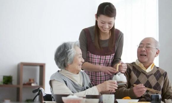 chăm con, nuôi dạy con, cho con tiền 