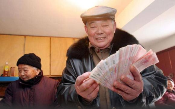 chăm con, nuôi dạy con, cho con tiền 