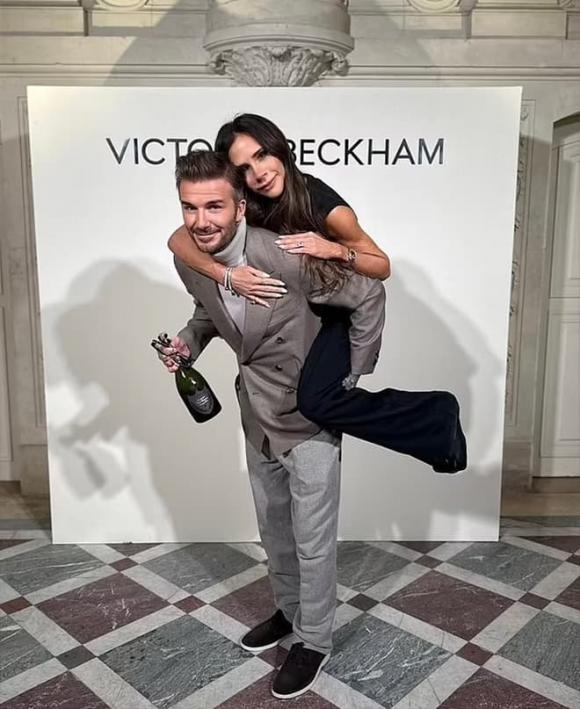 Victoria Beckham, Tuần lễ thời trang Paris, đại gia đình Beckham, sao Hollywood, Mia Regan
