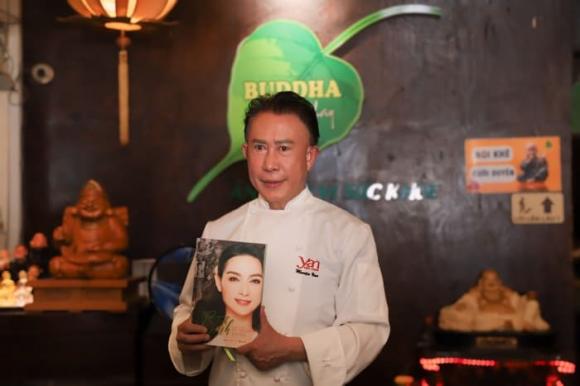 View - Vua đầu bếp Martin Yan đến thăm nhà hàng chay của Phi Nhung, còn làm điều này cho cố ca sĩ